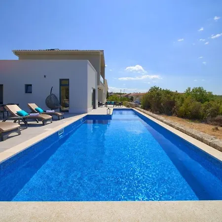Vila Tramonto Villa *